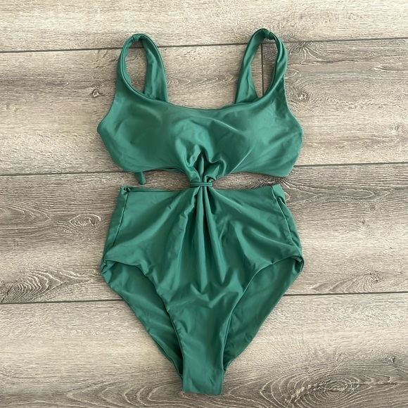 Cupshe Fashion Women's Double-Layered Padding One-Piece Swimsuit,Green (M) - Picture 2 of 5